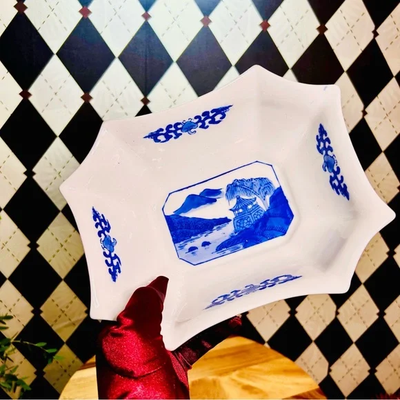 Vintage Asian Blue and White Porcelain Hexagonal Bowl - Picture 8 of 9